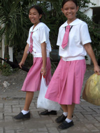 セブ島旅行記 : ピンクの女学生